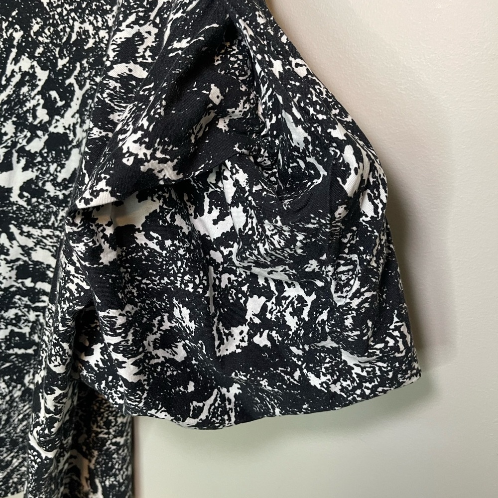 Kowtow size Medium Women’s Drop Shoulder Origami Tee in Folio Print - Picture 8 of 9